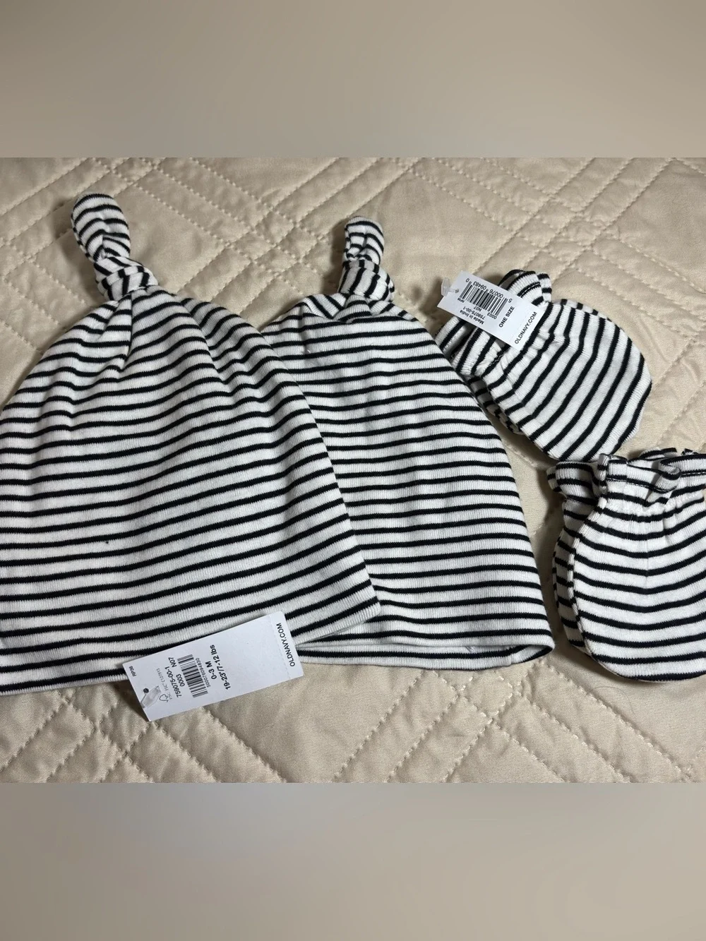 Old Navy 0-3M Striped Black & White Knot Baby Hat and Mittens Set